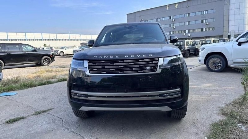 2024款美版路虎揽胜行政3.0T P400 汽油 SE 标轴五座黑/红158万