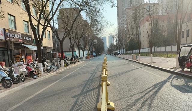 图1:完善中央隔离护栏