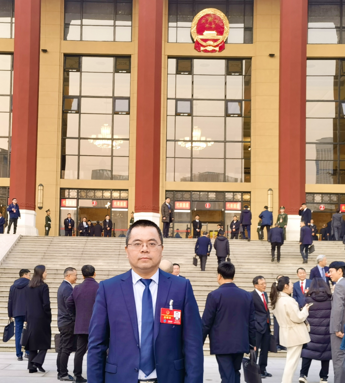 两会热话题丨大力提振消费  释放经济增长新动能