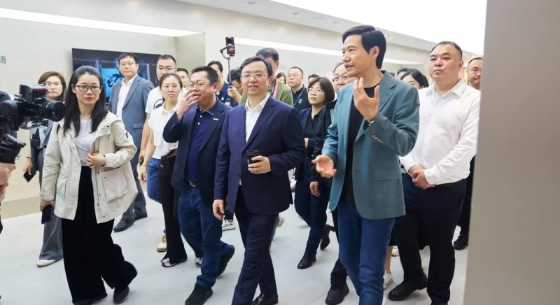 科技东风|柯洁九冠王,结局 AI 早已知晓?;全球首款模块化掌机;掩耳盗铃,RTX 50系取消热点温度