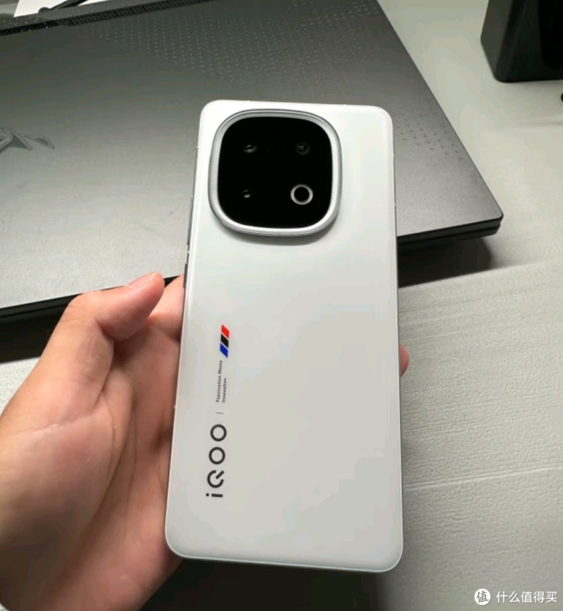 三十一买的vivo iQOO 13 电竞手机用着还是挺有性价比的,不愧是电竞手机