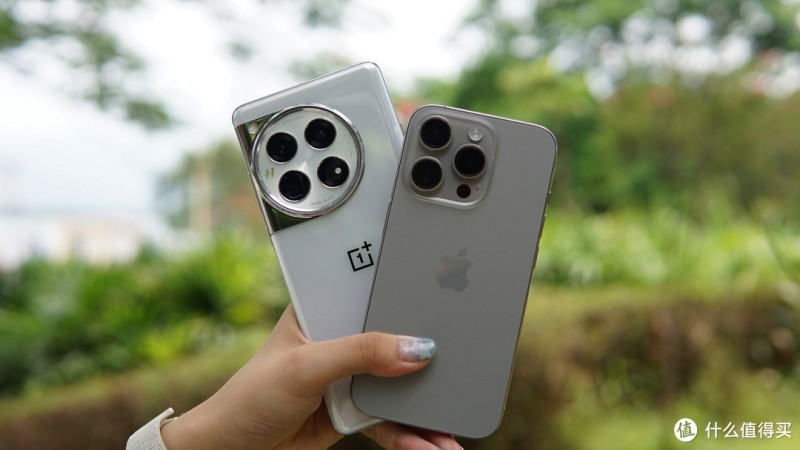 12>15,用了不到一周的iPhone 15 Pro后,为何最后转为安卓选择一加12 ?