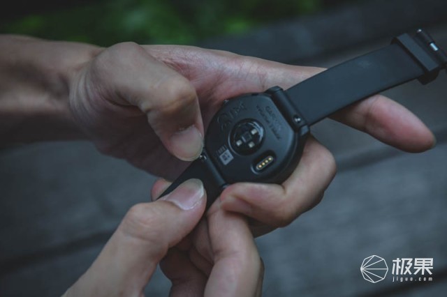 佳明（Garmin）vivoactive3音乐手表