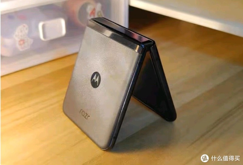 摩托罗拉 moto razr 40 Ultra 折叠屏手机,给你带来全新的使用体验