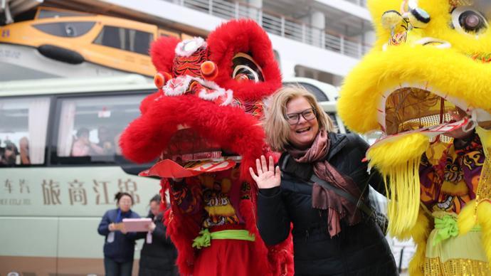 北外滩迎来今年第13310位入境游客，他们选择这样游上海