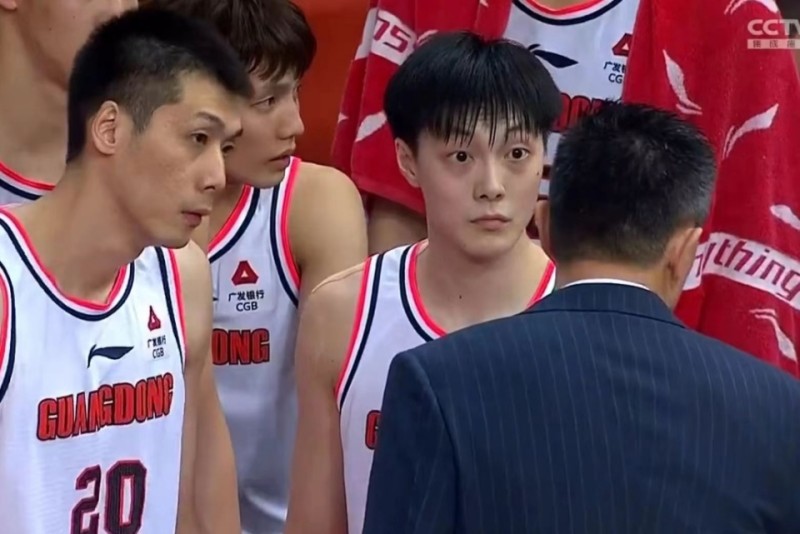 广东男篮外援五选四，吉伦沃特莫兰德位置稳固，贝兹利库克竞争上岗