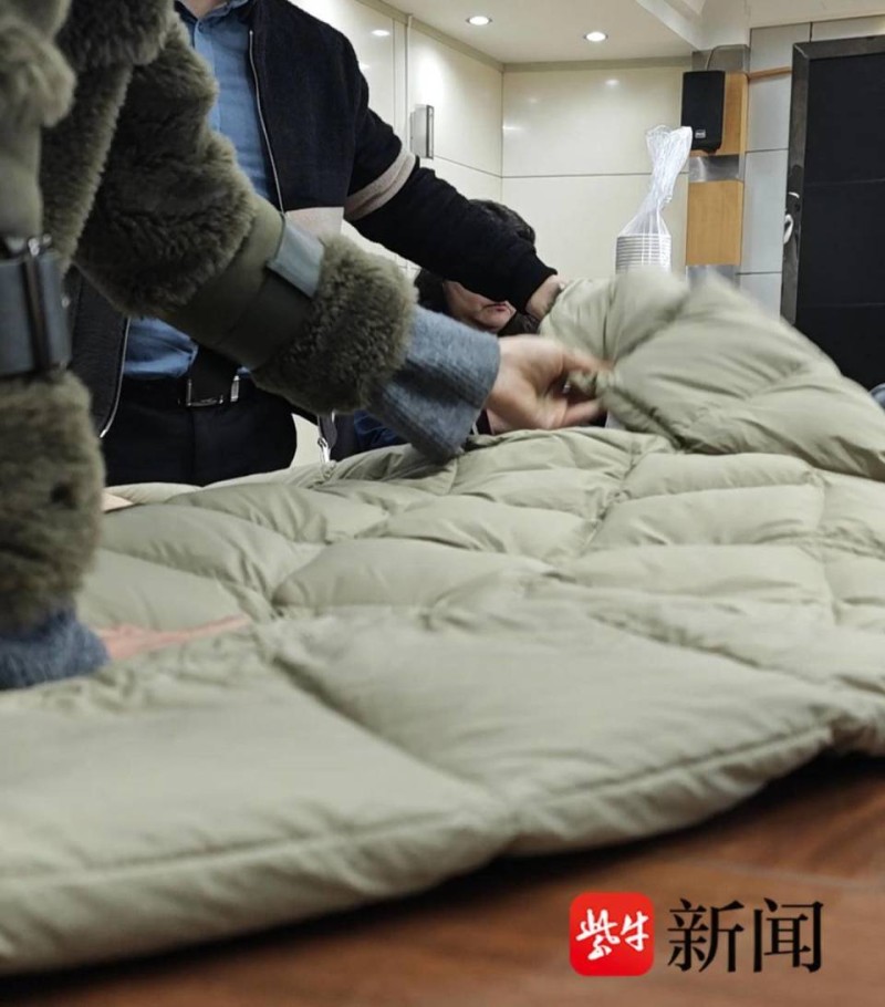 【3.15维权直通车】送洗鹅绒服竟被换了两个袖子，咋办