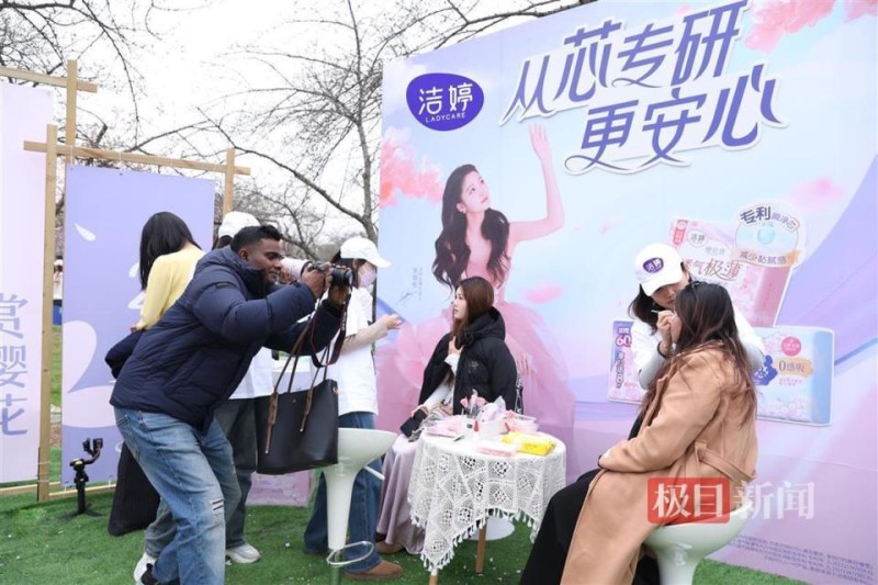 有人不期而遇，有人专程赶来，洁婷樱花PARTY人气爆棚