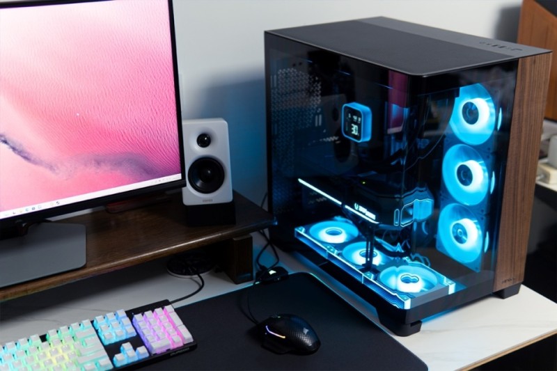 大视野海景房，安钛克C8 Curve Wood+索泰RTX 5070 Ti AMP EXTREME INFINITY装机