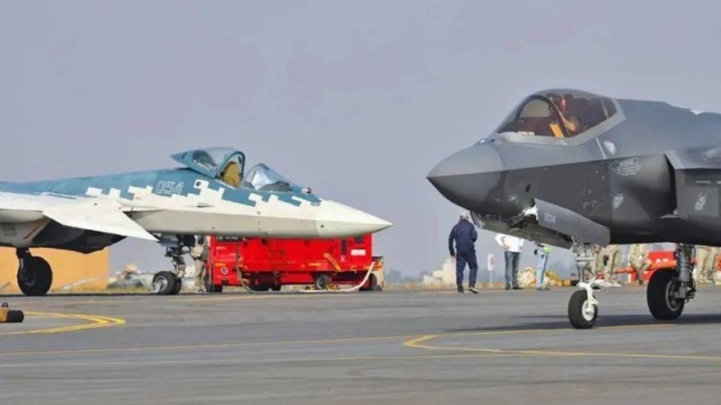 苏-57与F-35在印度航展“同台亮相”，印度会怎么选？