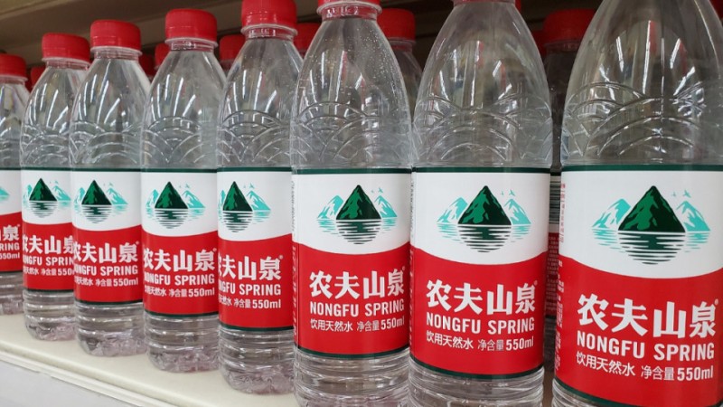 农夫山泉去年营收净利增速急降，钟睒睒：品牌形象遭受历史性考验