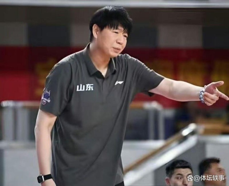 邱彪一路怒吼，陶汉林不服还嘴，山东男篮将帅失和？