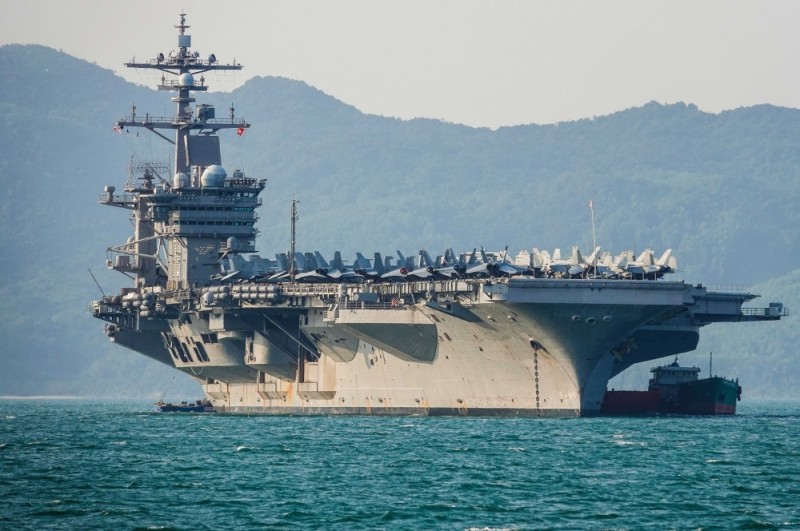 每经编辑：毕陆名据央视新闻2日消息，在美军持续空袭也门胡塞武装以及与伊朗紧张关系升温之际，美国国防部长赫格塞思4月1日下令将“卡尔·文森”号航母战斗群调往中东，从而使美军在该地区的航母战斗群数量增至2