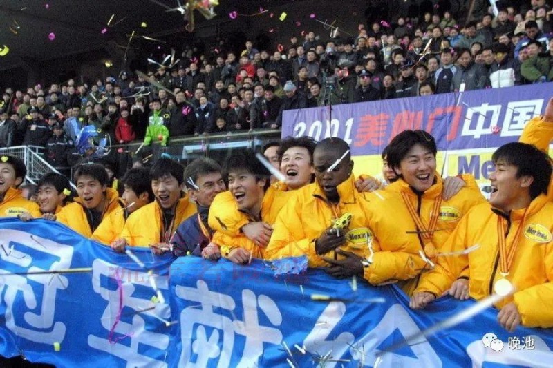 大连足球史上今天:2001年实德2-1国安,足协杯首次夺冠(12月30日)