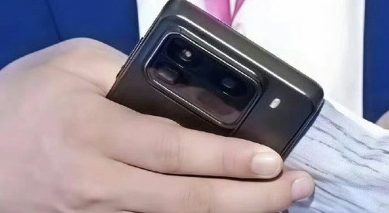 手机圈年末大戏，小米15系列能否成为大家心中的安卓王者？_腾讯新闻